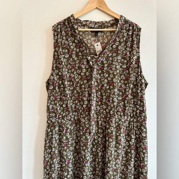 NWT Lane Bryant maxi dress. Perfect for fall. Army green size 22/24.Has pockets. - Picture 2 of 10